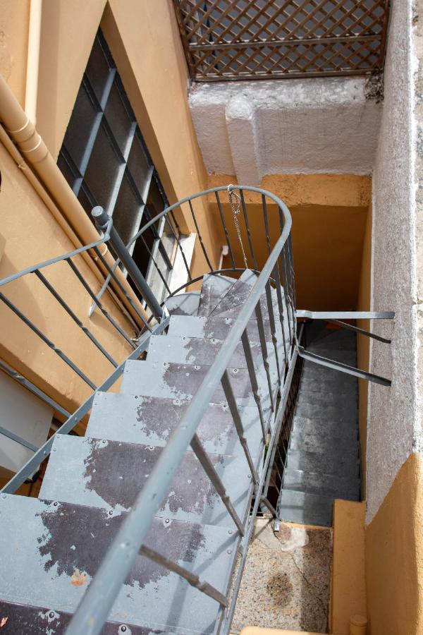 Stylish, Basement Studio With Roof Top Access - Ep9B أثينا المظهر الخارجي الصورة