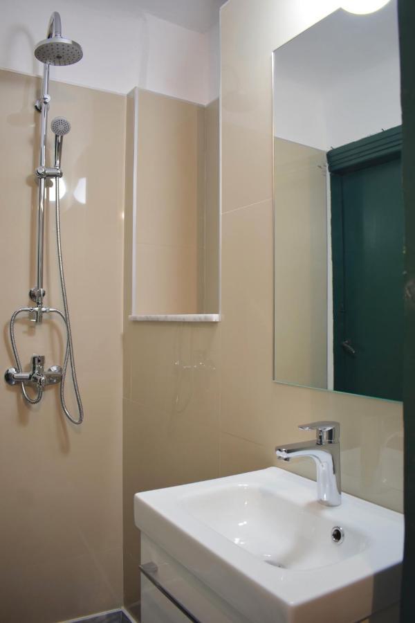 Stylish, Basement Studio With Roof Top Access - Ep9B أثينا المظهر الخارجي الصورة